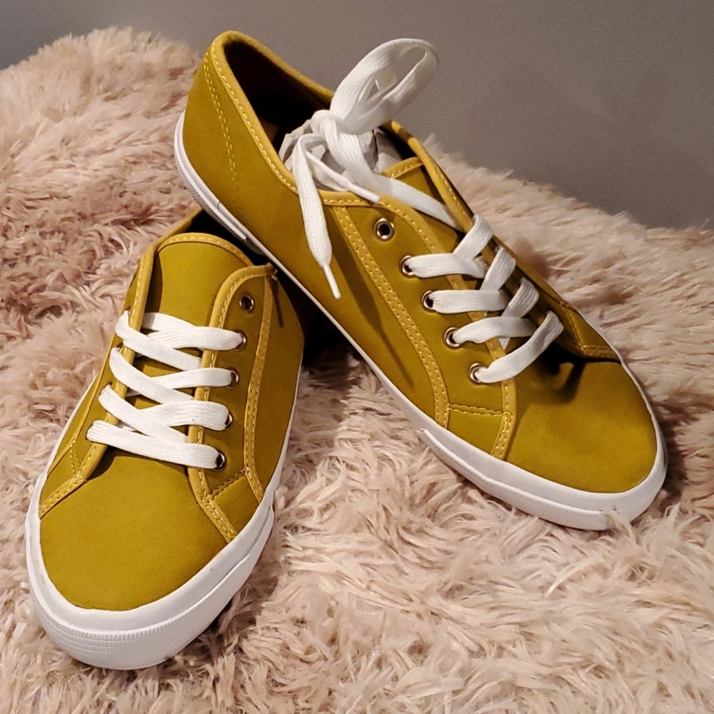 NWT Fashion Sneakers